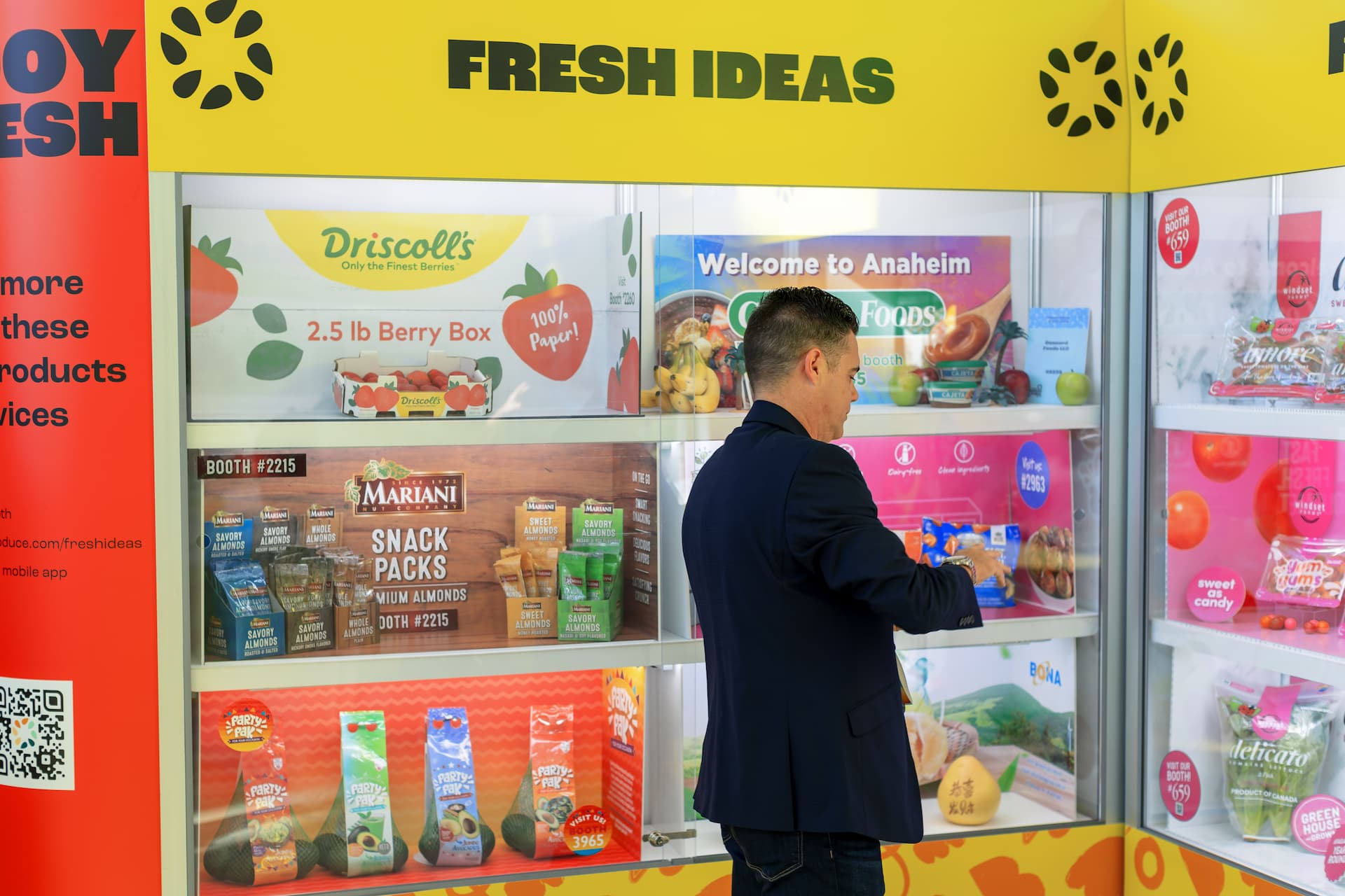 Man checking out fresh food in the Fresh Ideas display case at GPFS 2023.